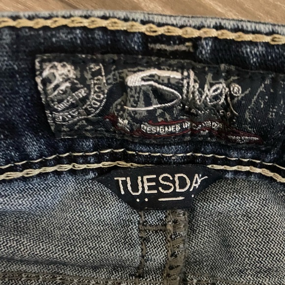 Silver Jeans Tuesday 28/35 - Picture 3 of 4
